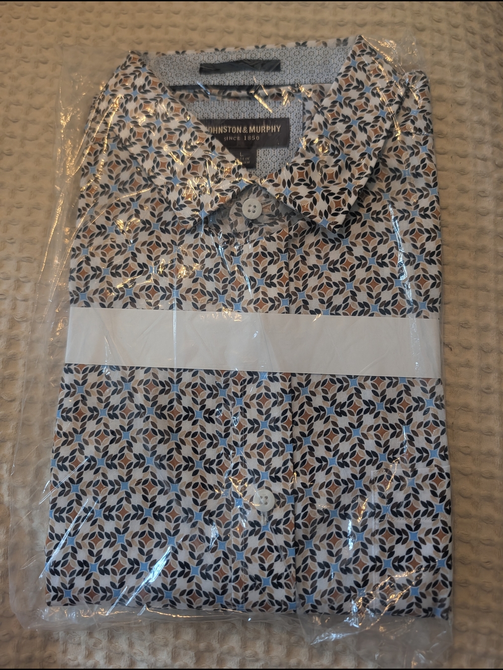 Johnston & Murphy Men's Navy and Brown Geometric Button-Down Shirt